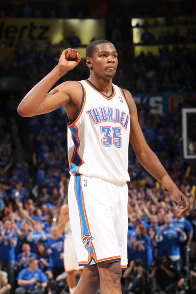 雷迪克：马刺防守策略和太阳类似，让东里出手高难度中投（雷迪克：马刺防守与太阳如出一辙，逼东里出手高难度中距离）