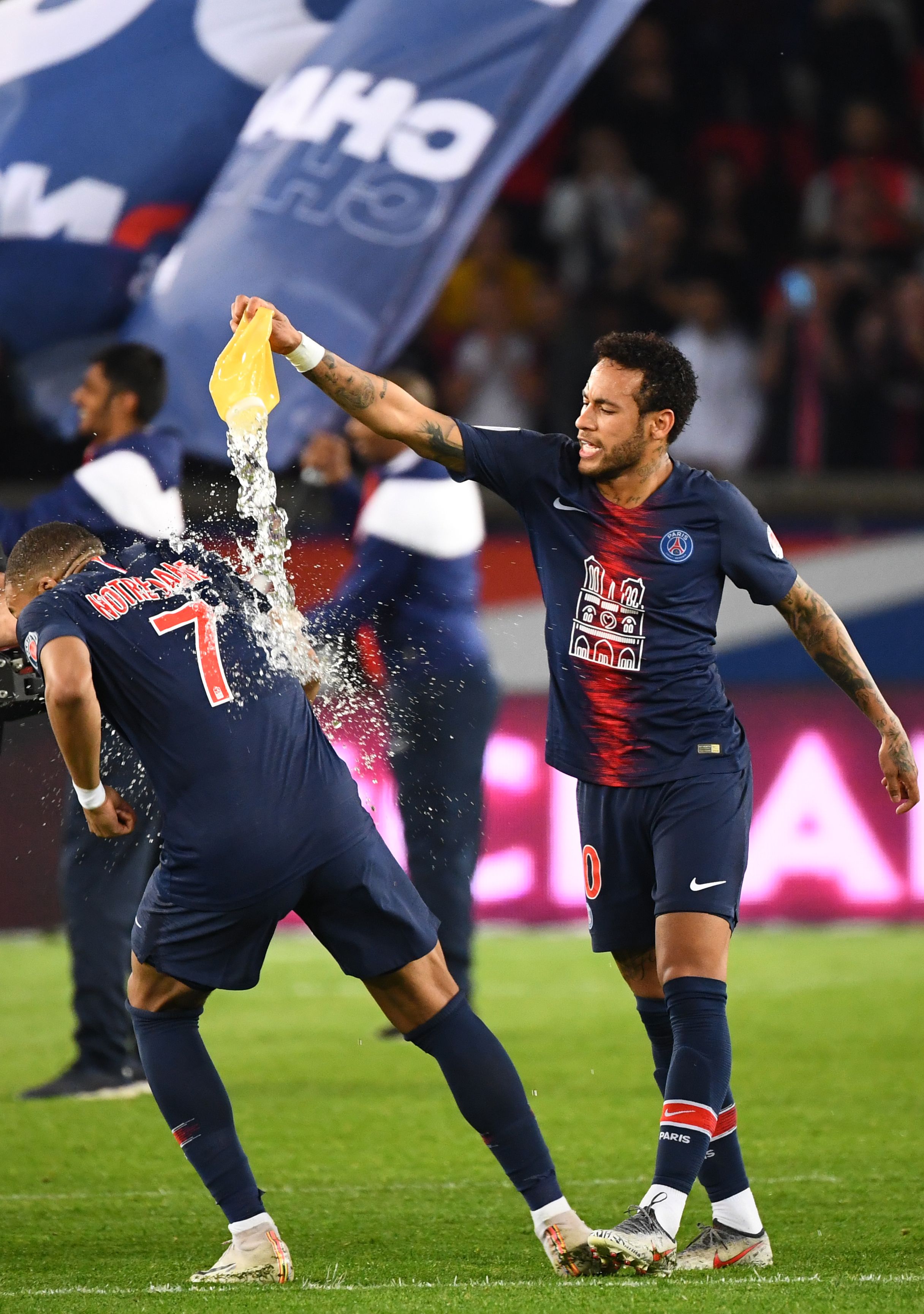 FC26欧冠黄金时刻卡：哈兰德、亚马尔、米利唐、埃斯特旺在列（FC26欧冠黄金时刻卡官宣：哈兰德、亚马尔、米利唐、埃斯特旺入选）