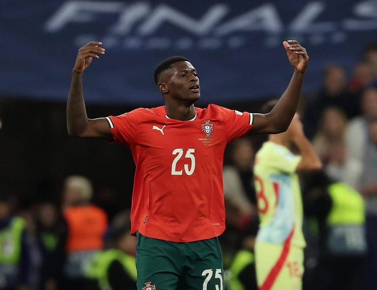 马加特：足球不能光靠数据和高科技；如果有机会想再爬泰山（马加特：足球不该只信数据和科技，有机会还想再登泰山）