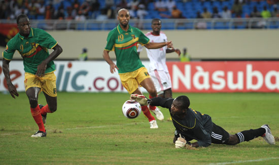 德甲第13轮指南：汉堡不莱梅上演北方德比，科隆后防遭伤病诅咒（德甲第13轮前瞻：汉堡与不莱梅上演北方德比，科隆后防陷入伤病潮）