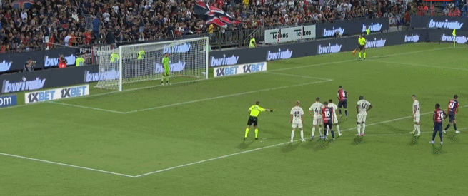 队报：非洲杯黄牛票翻十倍卖，官方出台防倒卖系统使大量球票积压（队报：非洲杯黄牛价涨至十倍，反倒卖系统致大批门票积压）