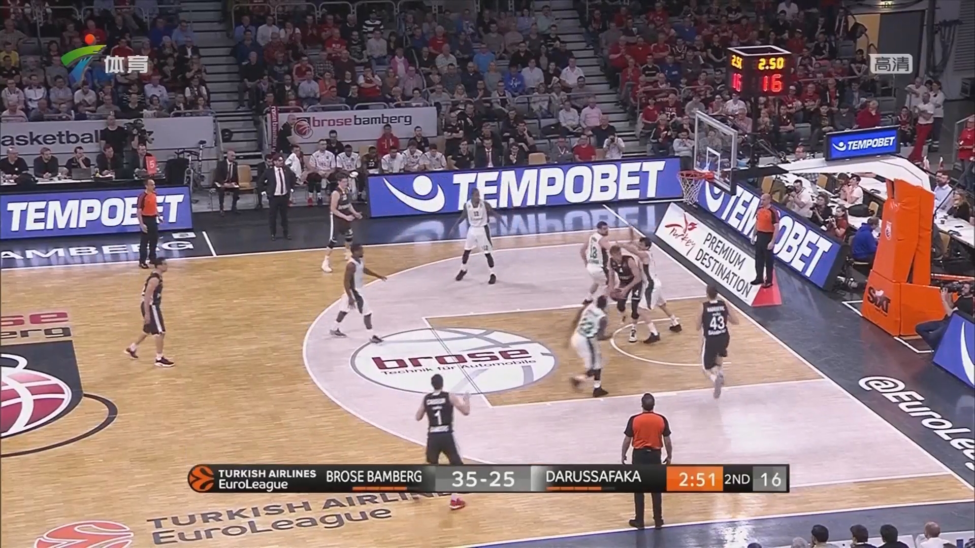 图片报：因极端球迷大规模燃放烟火，拜仁将面临欧足联的处罚（《图片报》：球迷大规模燃放烟火，拜仁恐遭欧足联惩处）