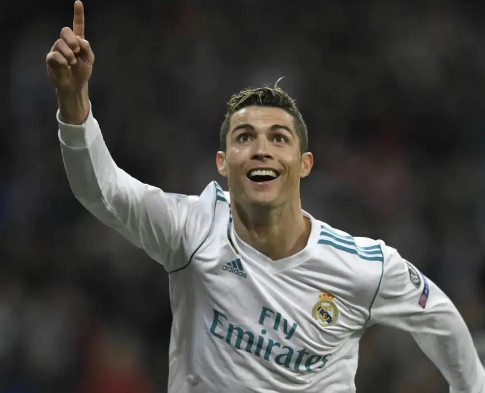 中超争冠格局发生变化（中超争冠形势生变）