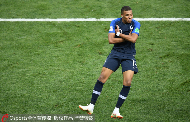 遇求不满：董方卓爆英超派对一夜千女，王楚淇支持C罗言论。