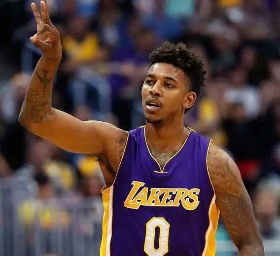 马克西姆：我曾为德泽尔比与萨索洛闹翻，愿追随他到任何地方（马克西姆：因德泽尔比我与萨索洛一度决裂，愿在任何地方追随他）